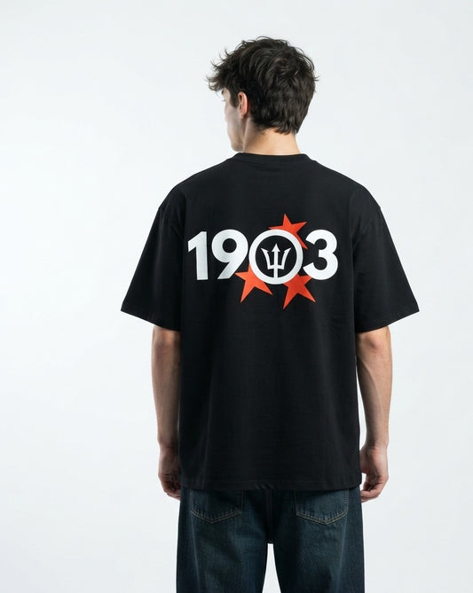 Camiseta 1903 Tridente negra puesta, estudio