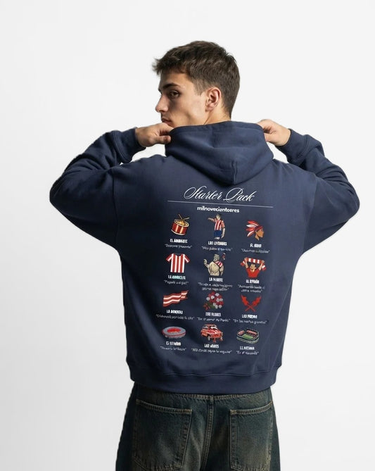 Sudadera con capucha ATM Starter Pack azul marino puesta, estudio