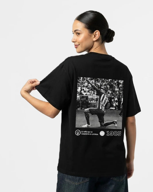 Camiseta De Niño a Leyenda negra puesta, estudio