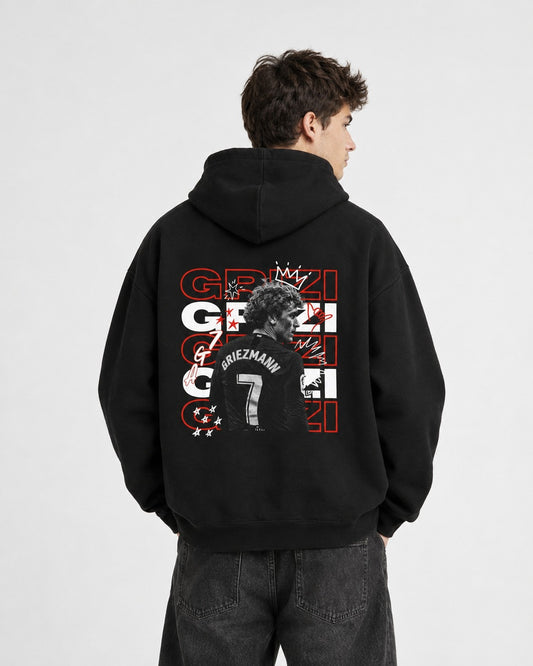 Sudadera con capucha Grizi negra puesta, estudio