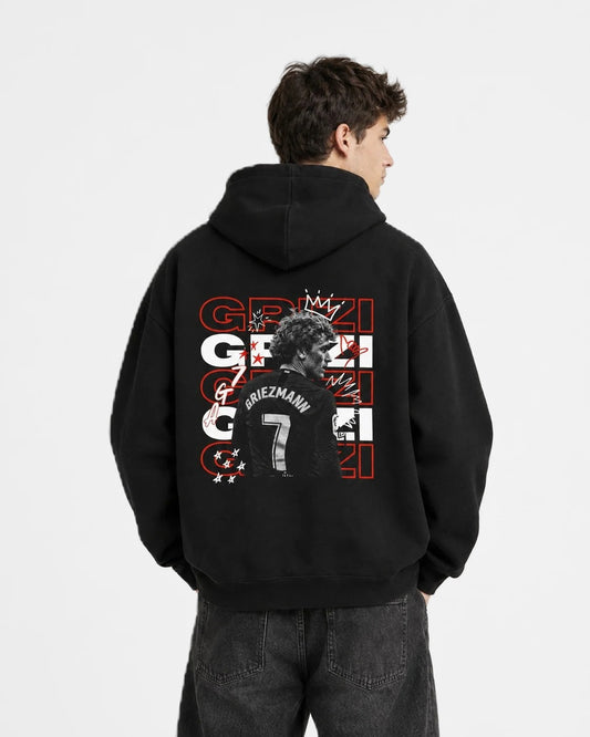 Sudadera con capucha Grizi negra puesta, estudio