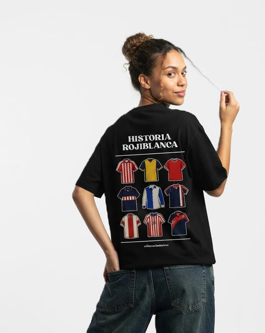 Camiseta Historia Rojiblanca negra puesta, estudio