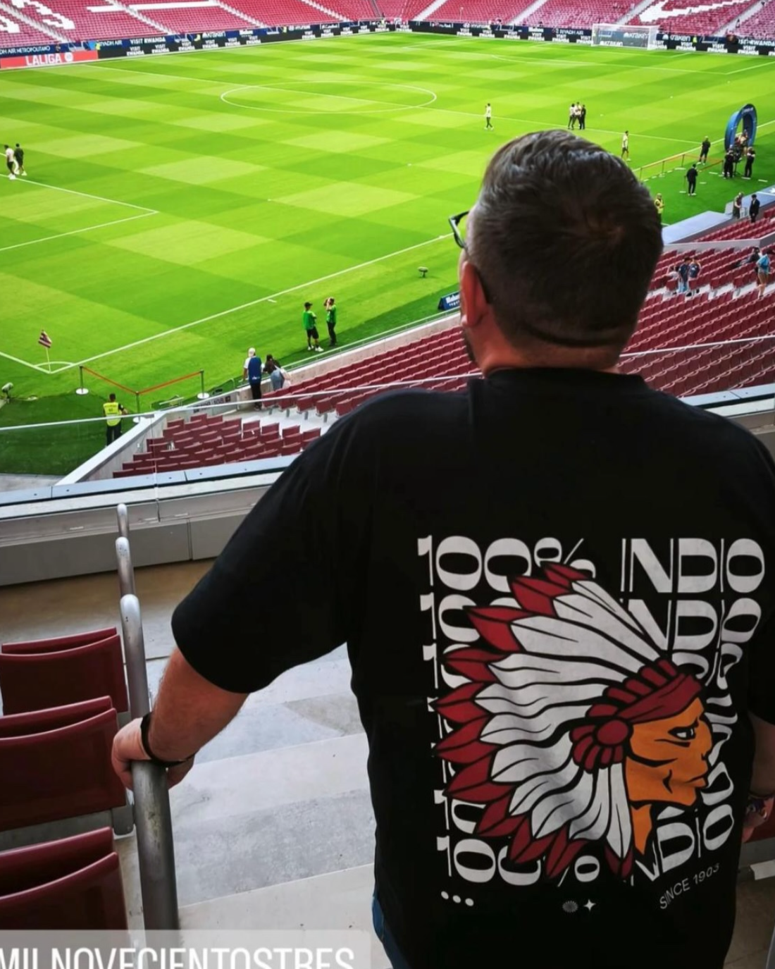 Camiseta 100% Indio negra puesta