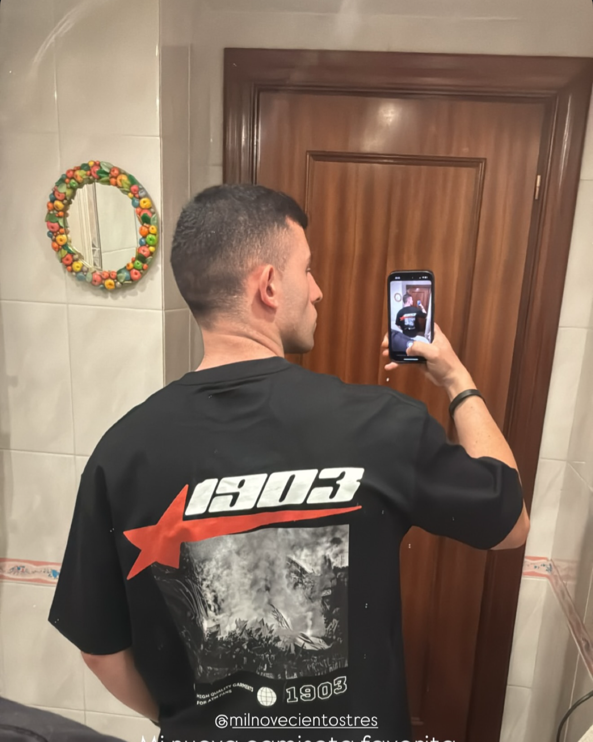 Camiseta Afición negra puesta