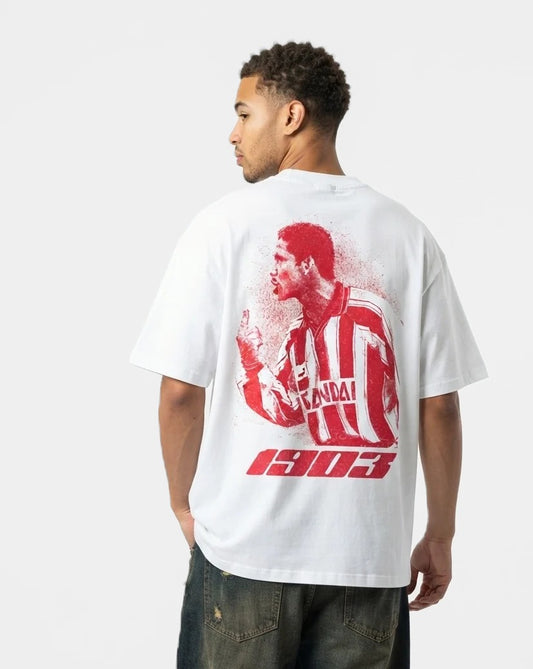 Camiseta Cholo blanca puesta, estudio
