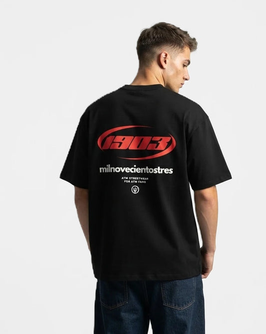Camiseta For ATM Fans negra puesta, estudio