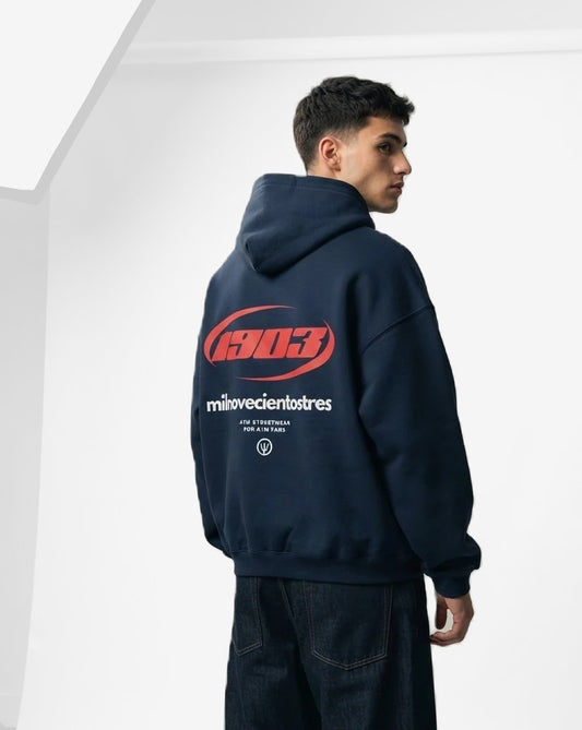 Sudadera con capucha For ATM Fans azul marino puesta, estudio