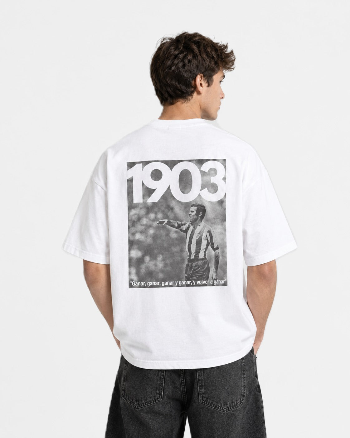 Camiseta Ganar, Ganar y Ganar blanca puesta, estudio