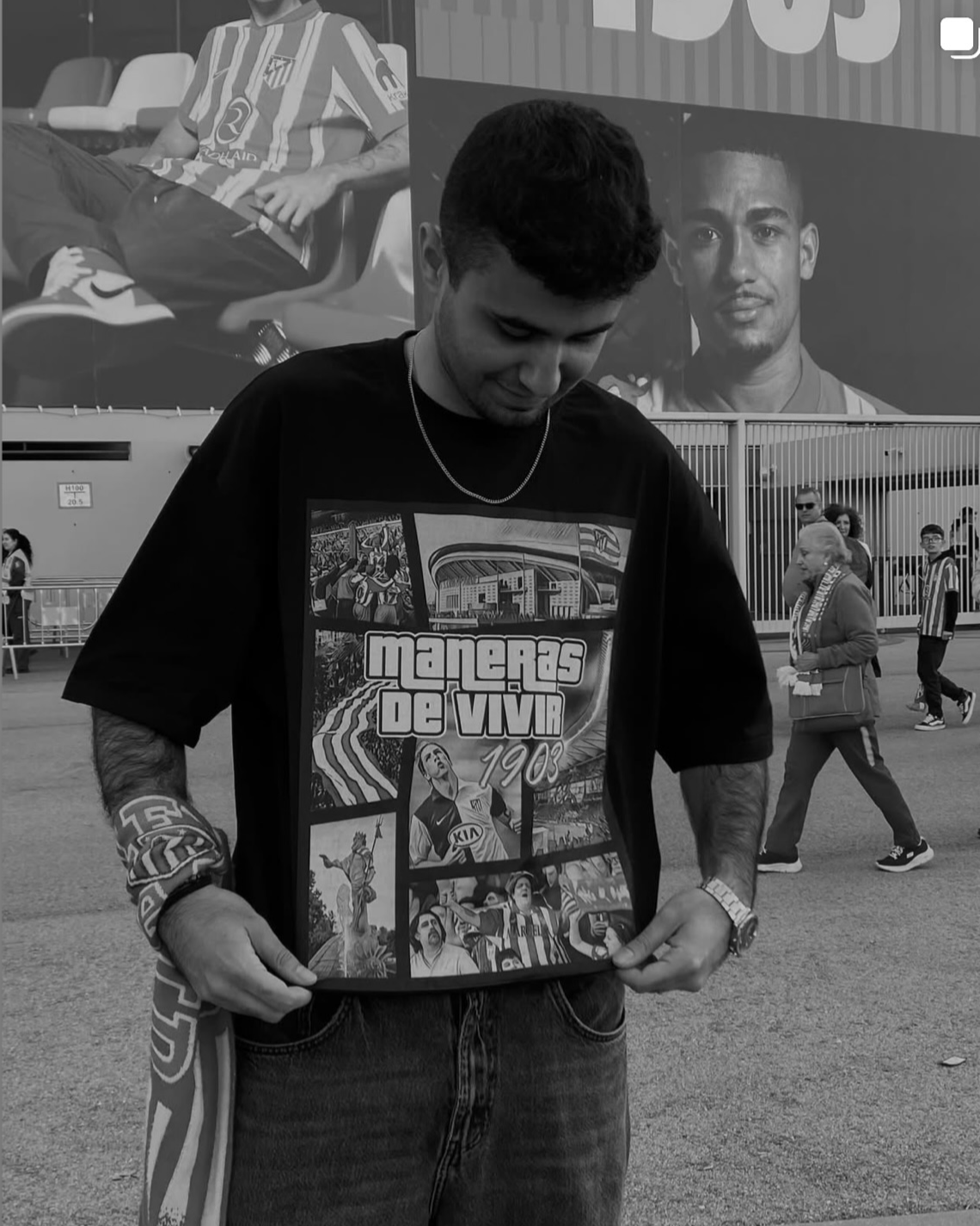 Camiseta GTA: Maneras de Vivir negra puesta