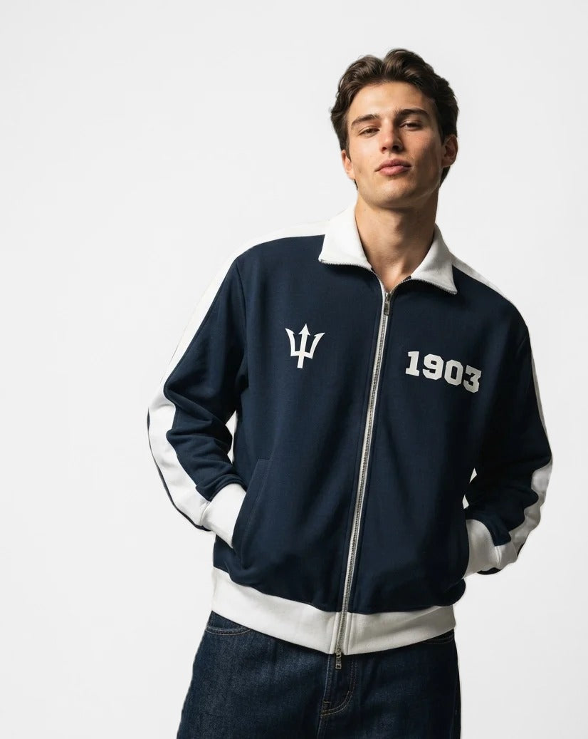 Chaqueta retro Lealtad y Honor azul marino puesta, estudio