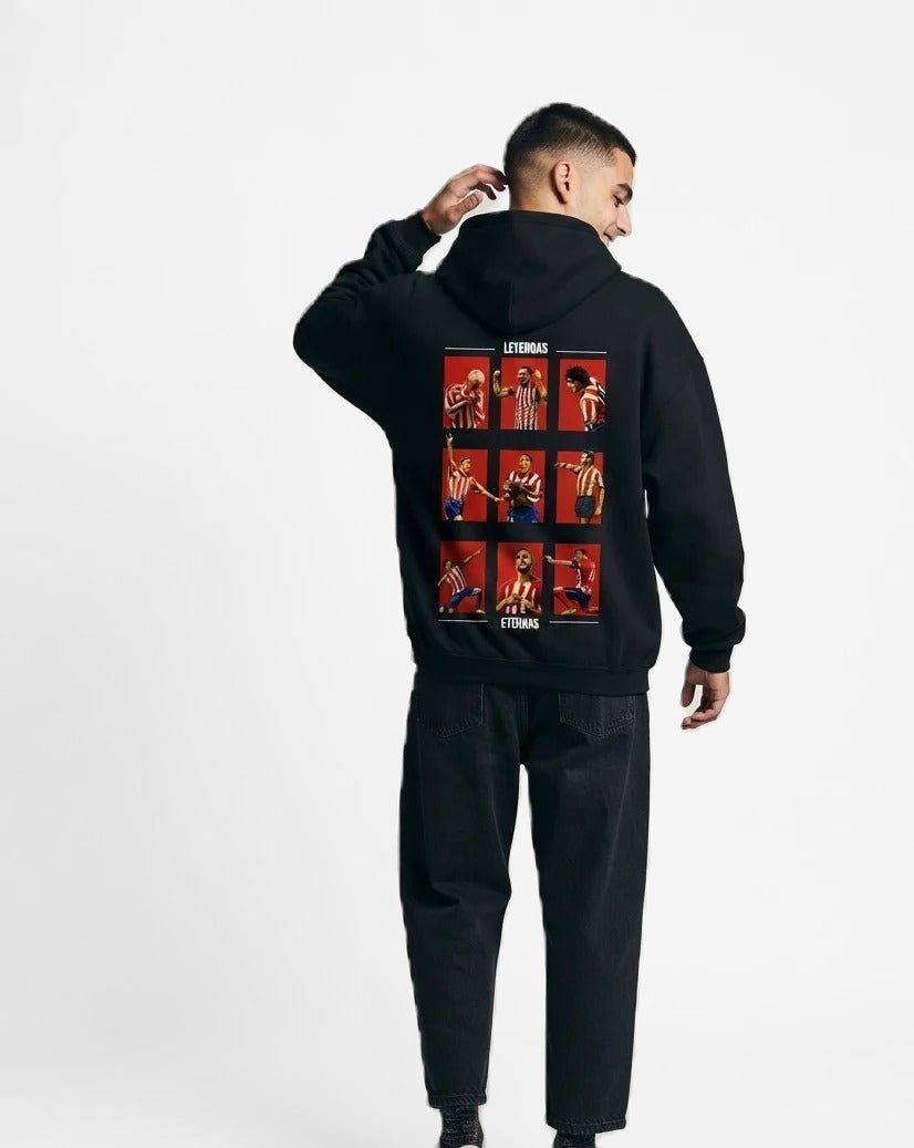 Sudadera con capucha Leyendas Eternas negra puesta, estudio