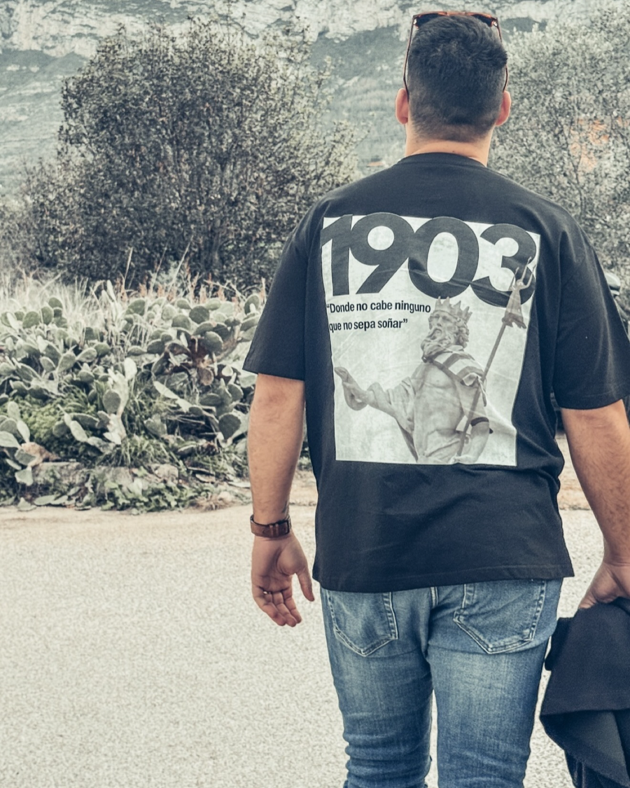 Colchonero con la Neptuno T-shirt negra