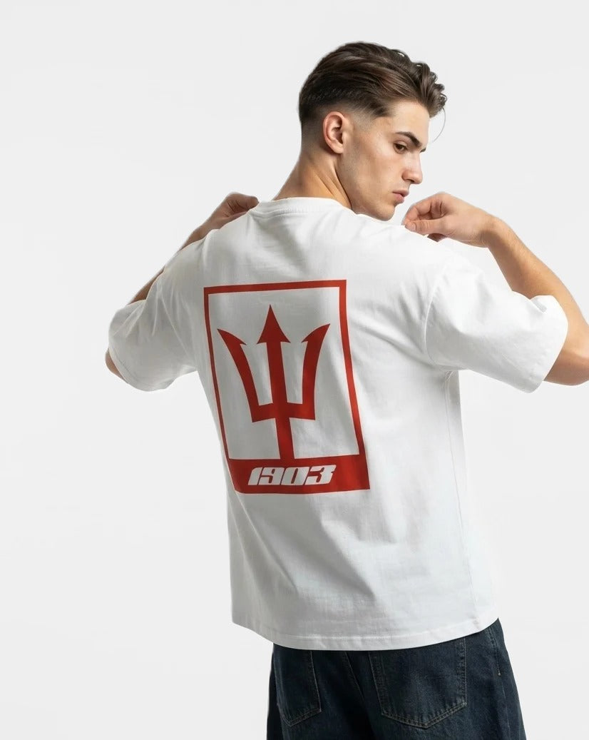 Camiseta Tridente 1903 blanca puesta, estudio