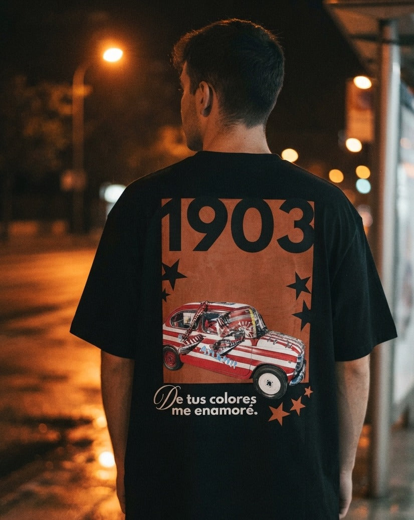 Camiseta Tus Colores negra puesta, aficionado