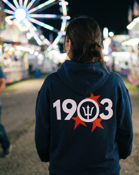 Sudadera con capucha 1903 Tridente azul marino puesta, aficionado
